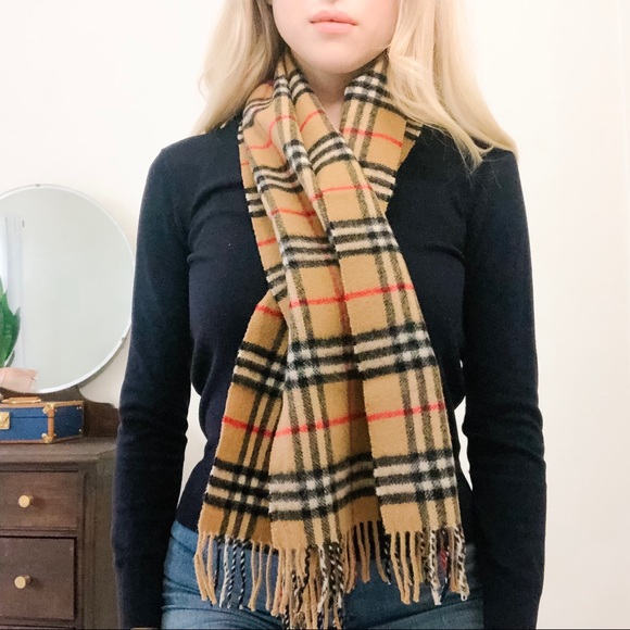Burberry Accessories - Another classic authentic Burberry scarf 🧣